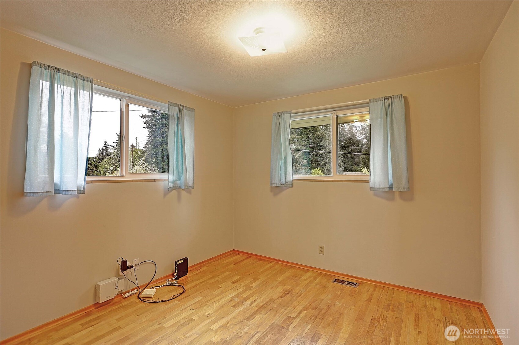 17810 Olympic View Drive Property Photo 23