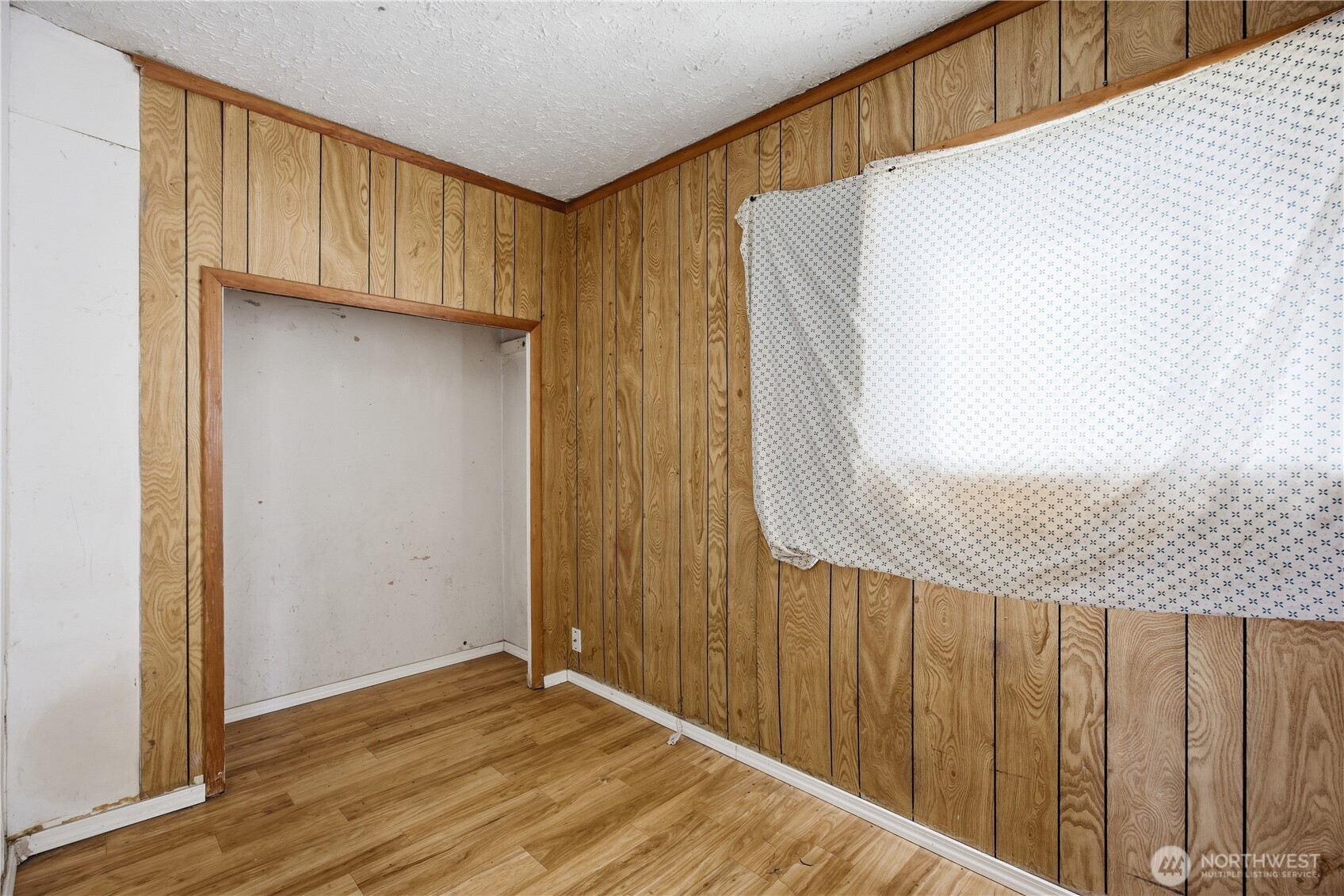 104 E 5th Ave Property Photo 16