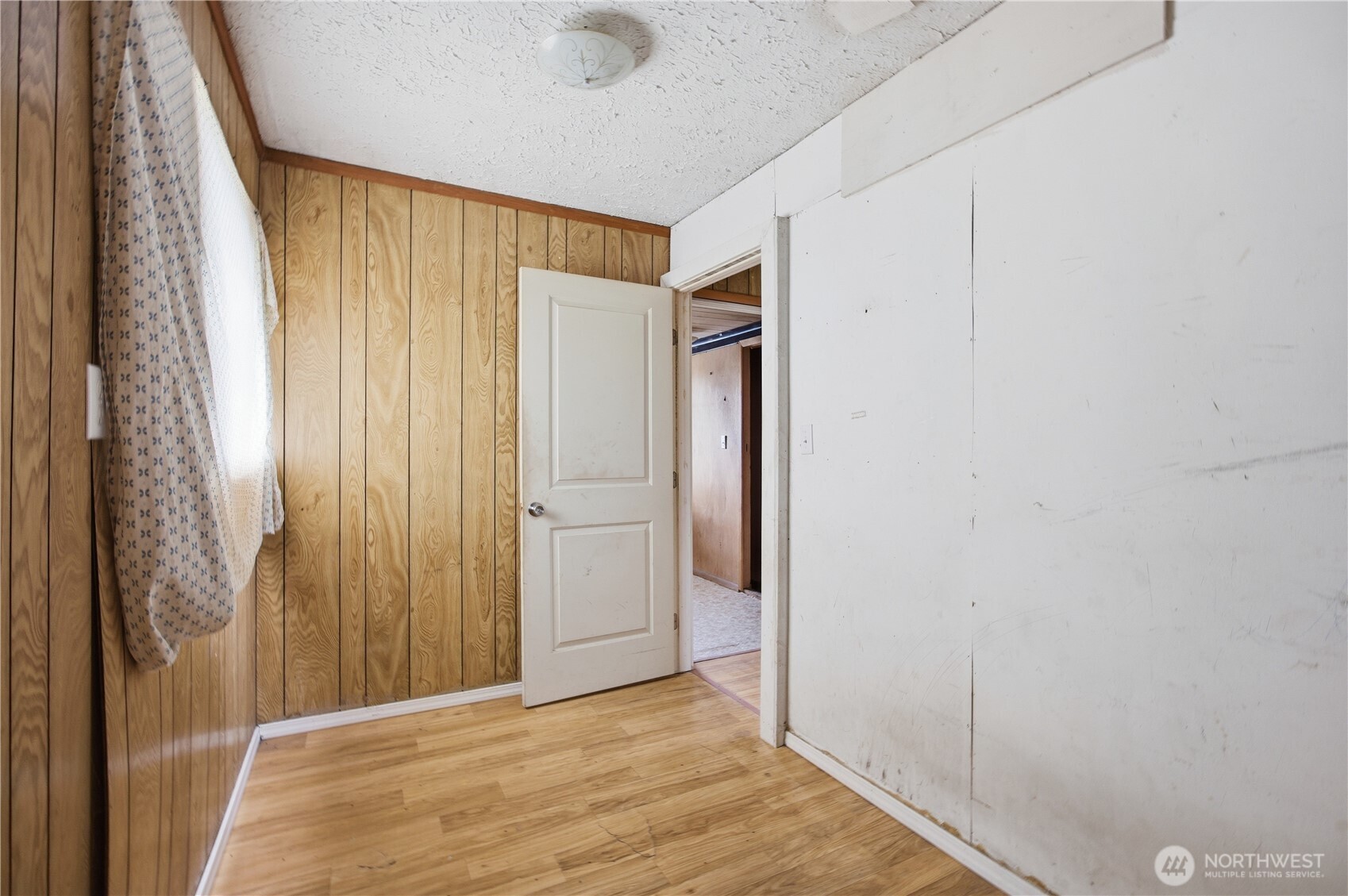 104 E 5th Ave Property Photo 17