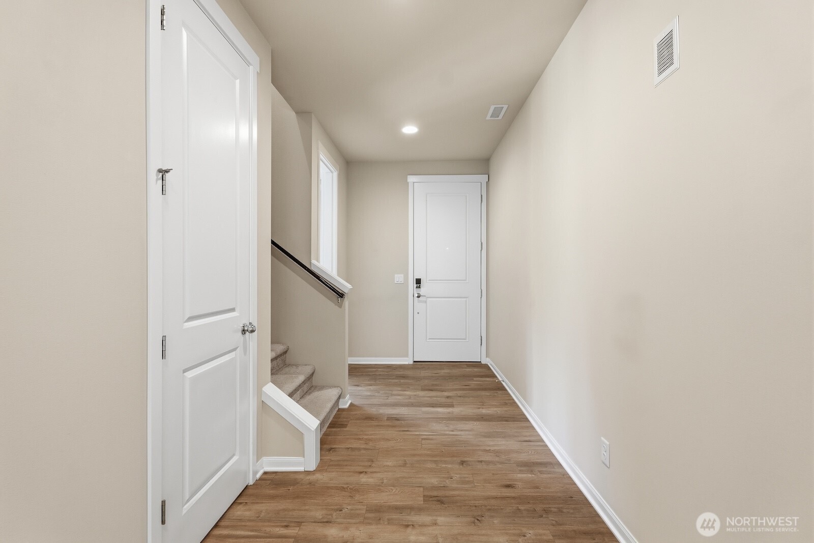 2466 Ne Athlon Court Property Photo 2