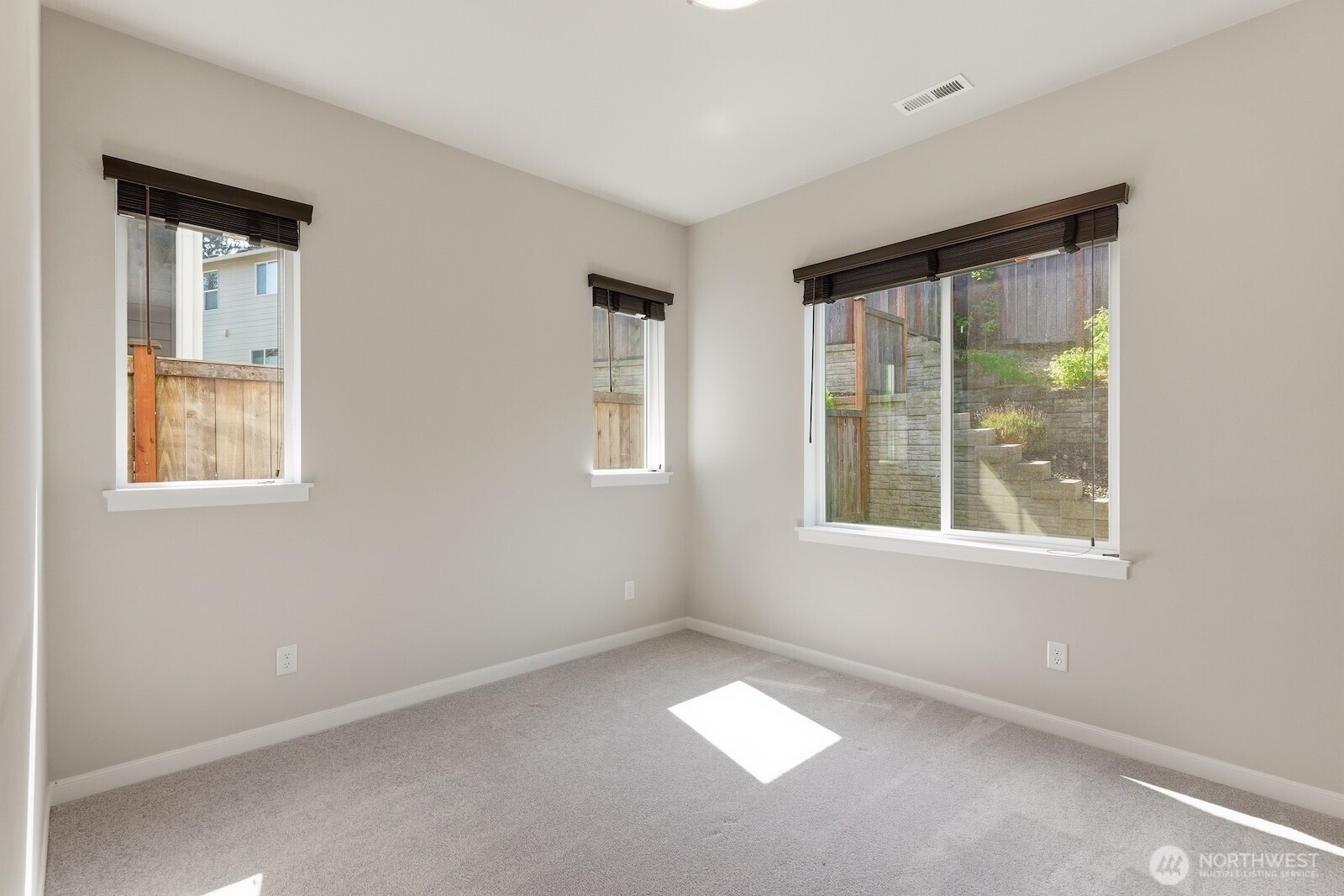 2466 Ne Athlon Court Property Photo 13