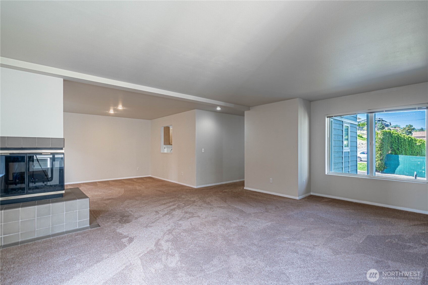 433 W Webster Avenue Property Photo 6