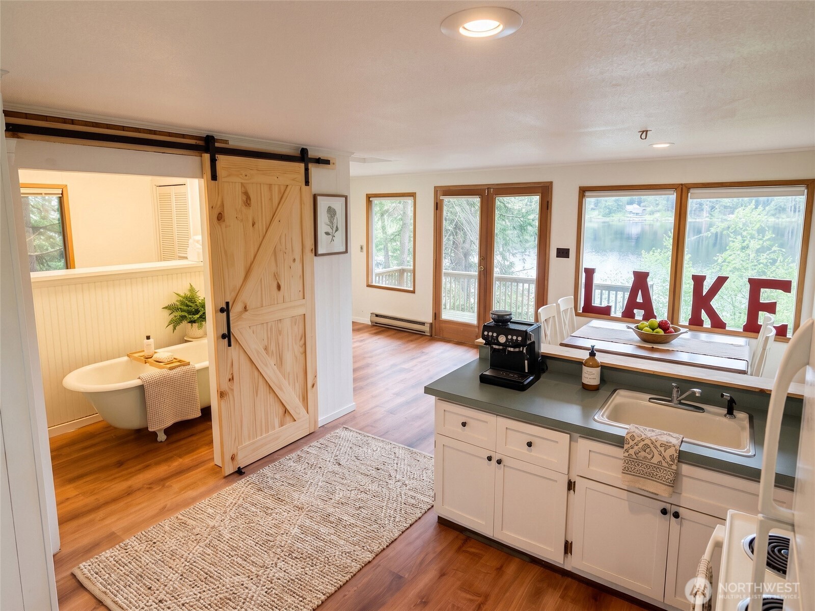 4945 Lakeside Drive Property Photo 4
