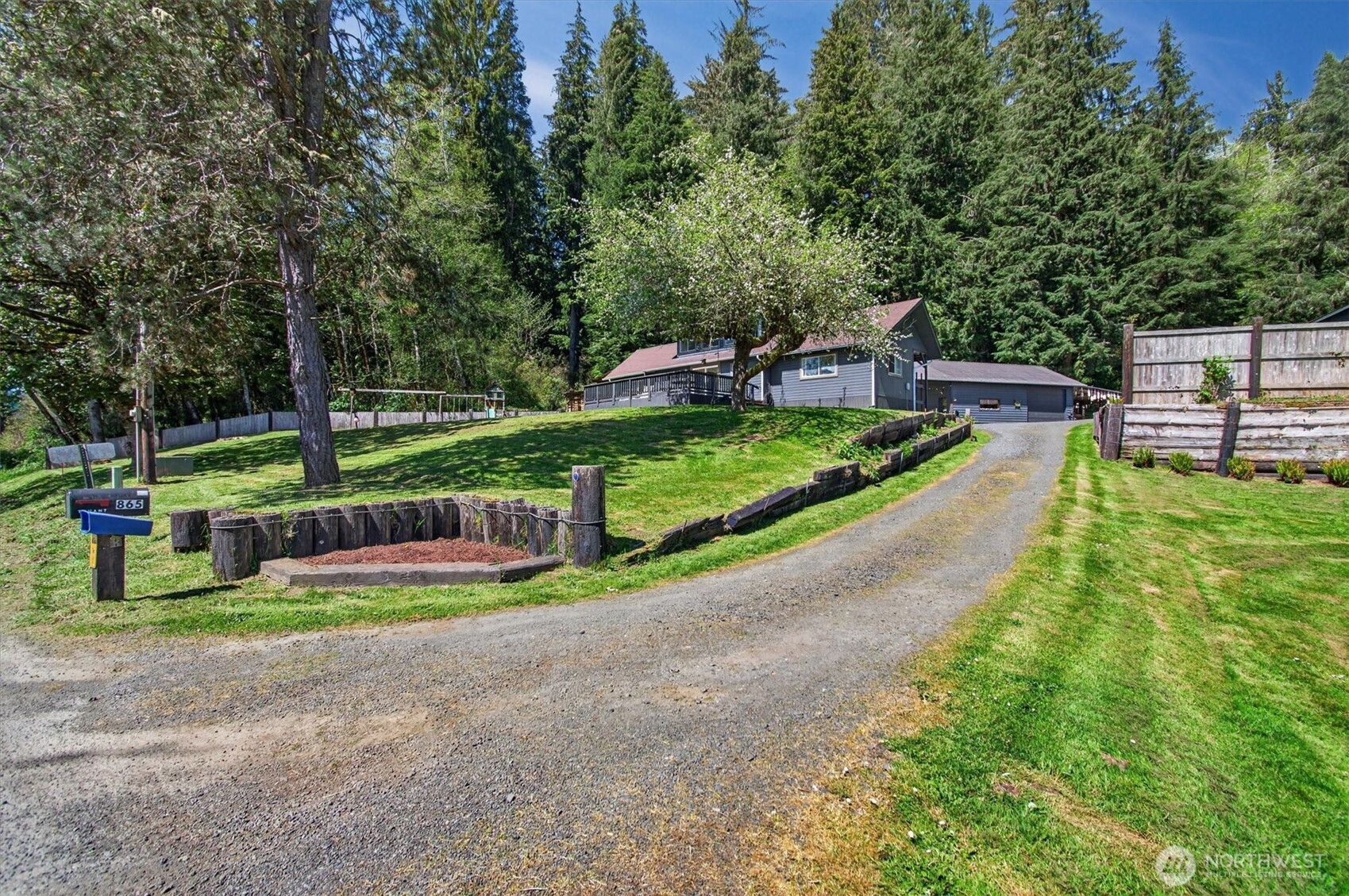 865 E Valley Road Property Photo 1