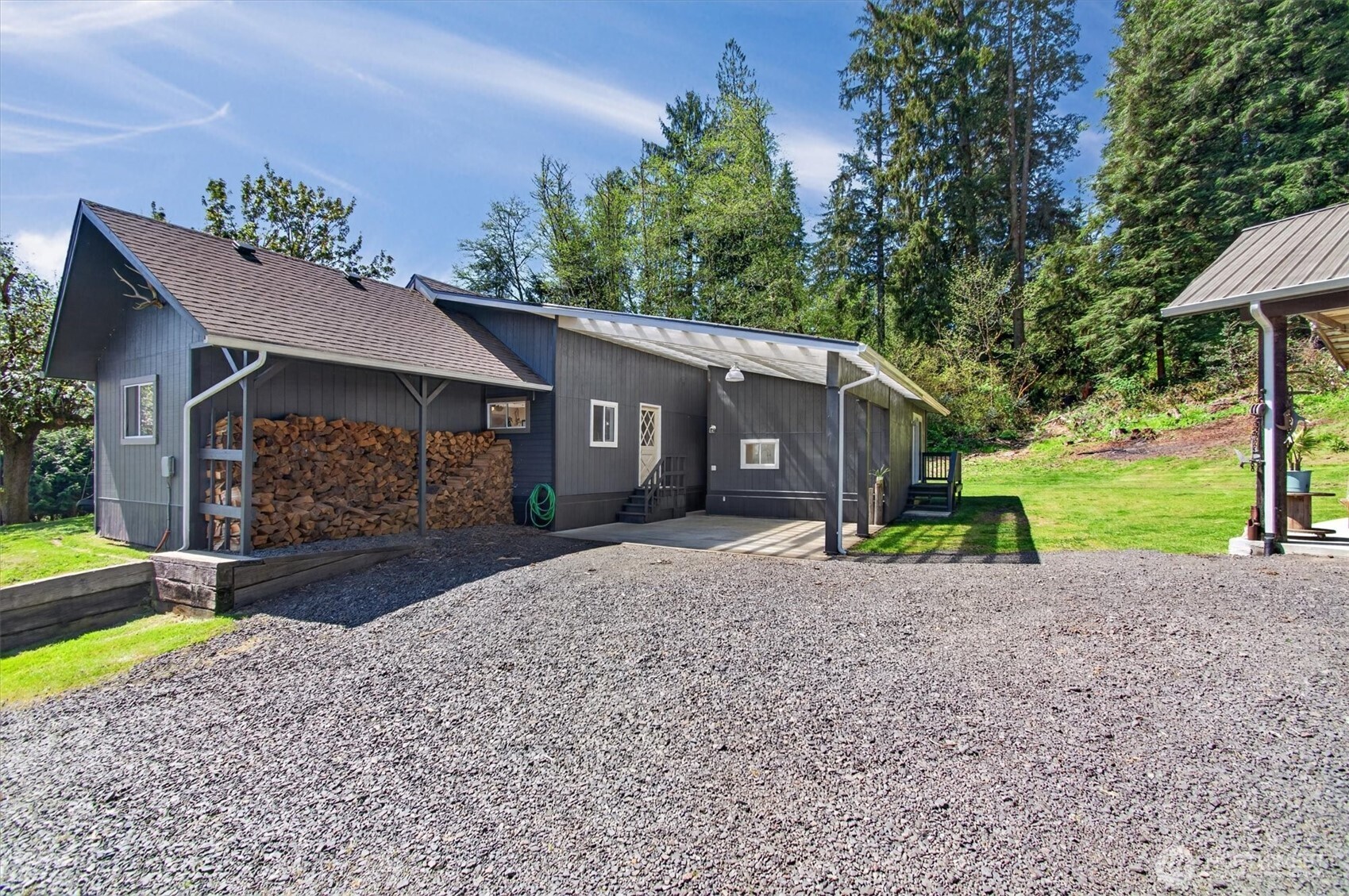 865 E Valley Road Property Photo 2