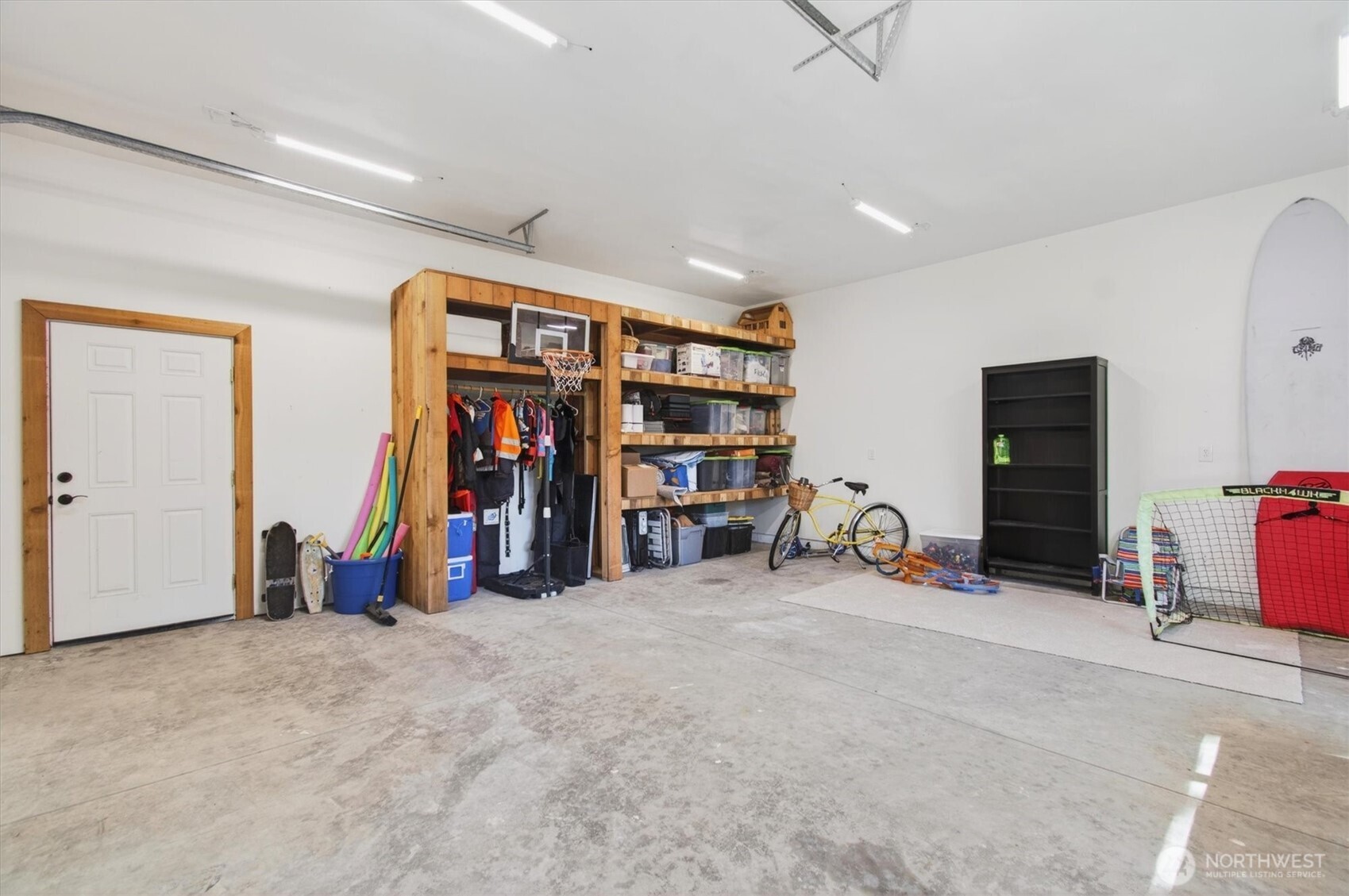 865 E Valley Road Property Photo 32
