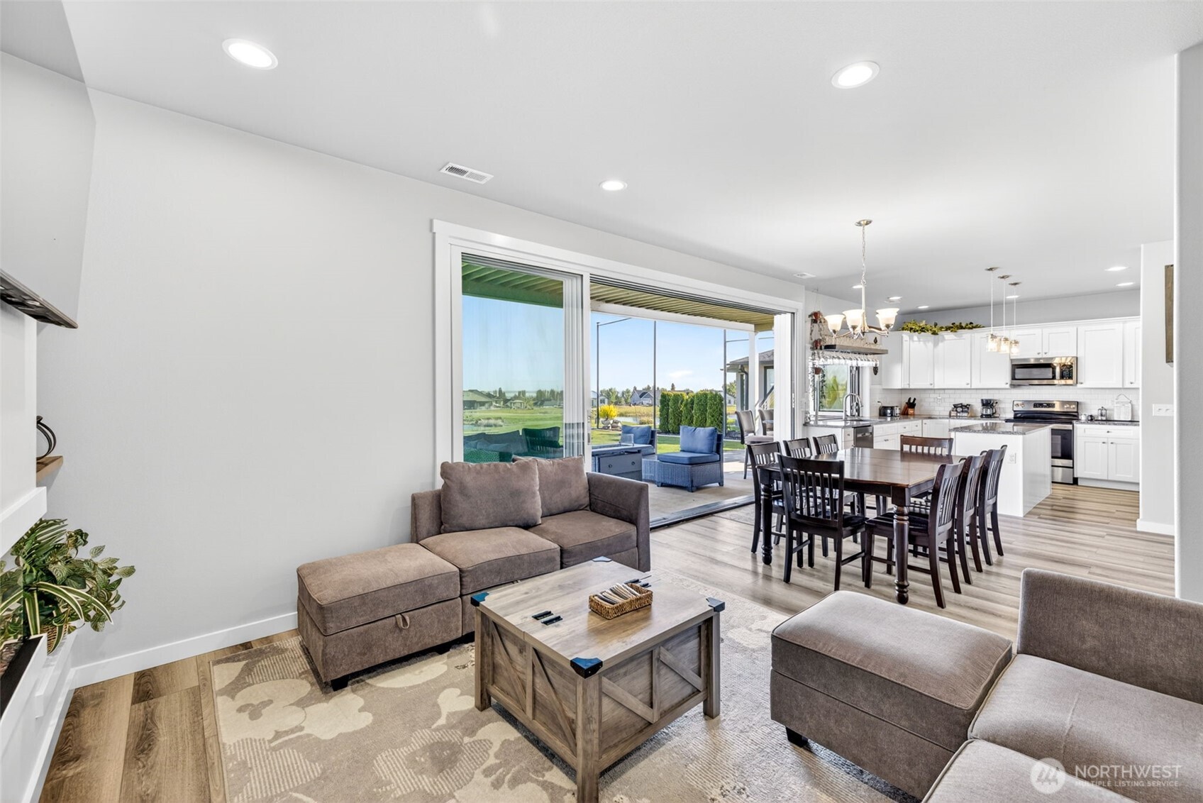 8446 Desert Greens Loop Property Photo 17