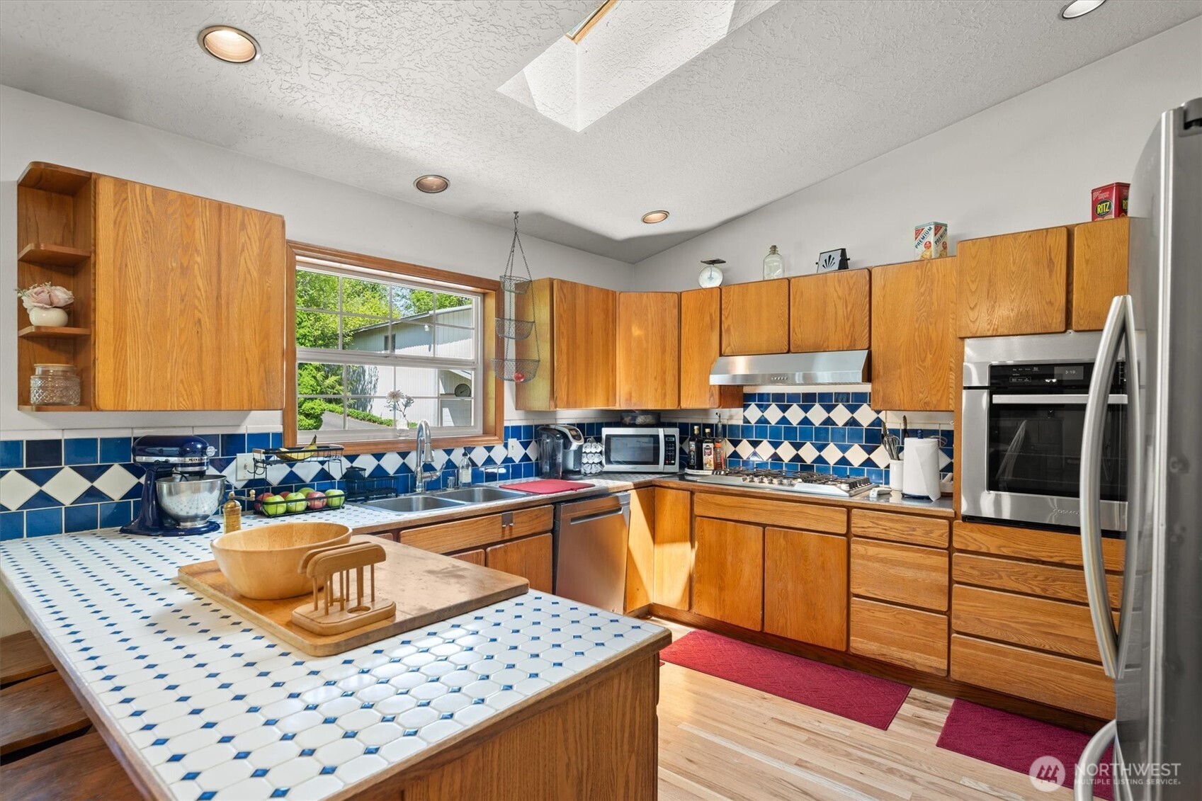672 Walker Road Property Photo 4