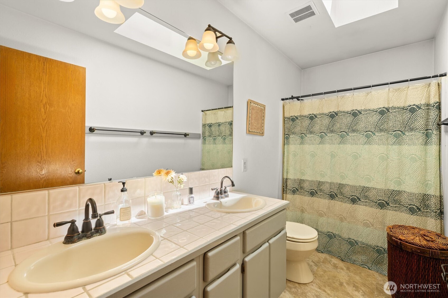 672 Walker Road Property Photo 11