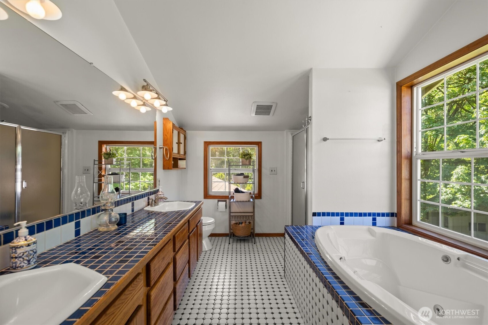 672 Walker Road Property Photo 16