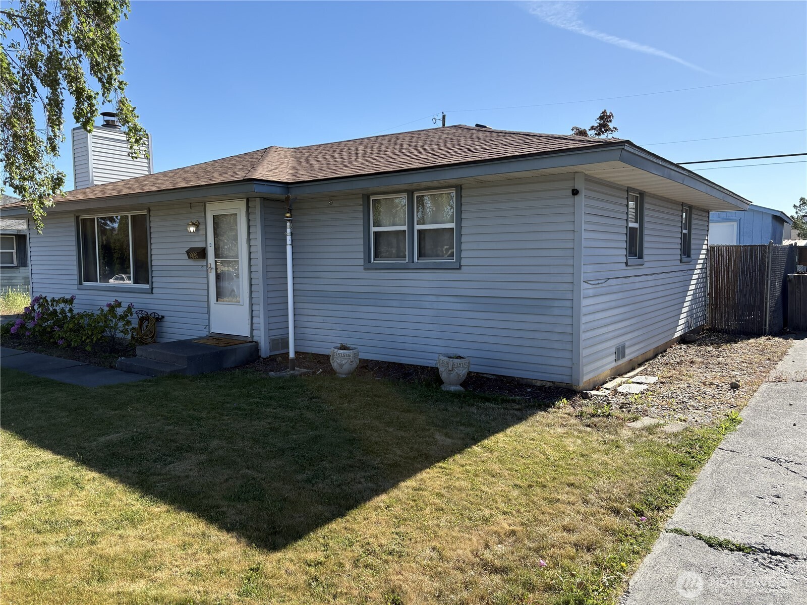 230 Ne Ivy Street Property Photo 3