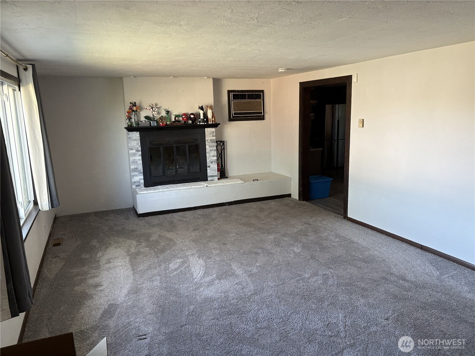 230 Ne Ivy Street Property Photo 4