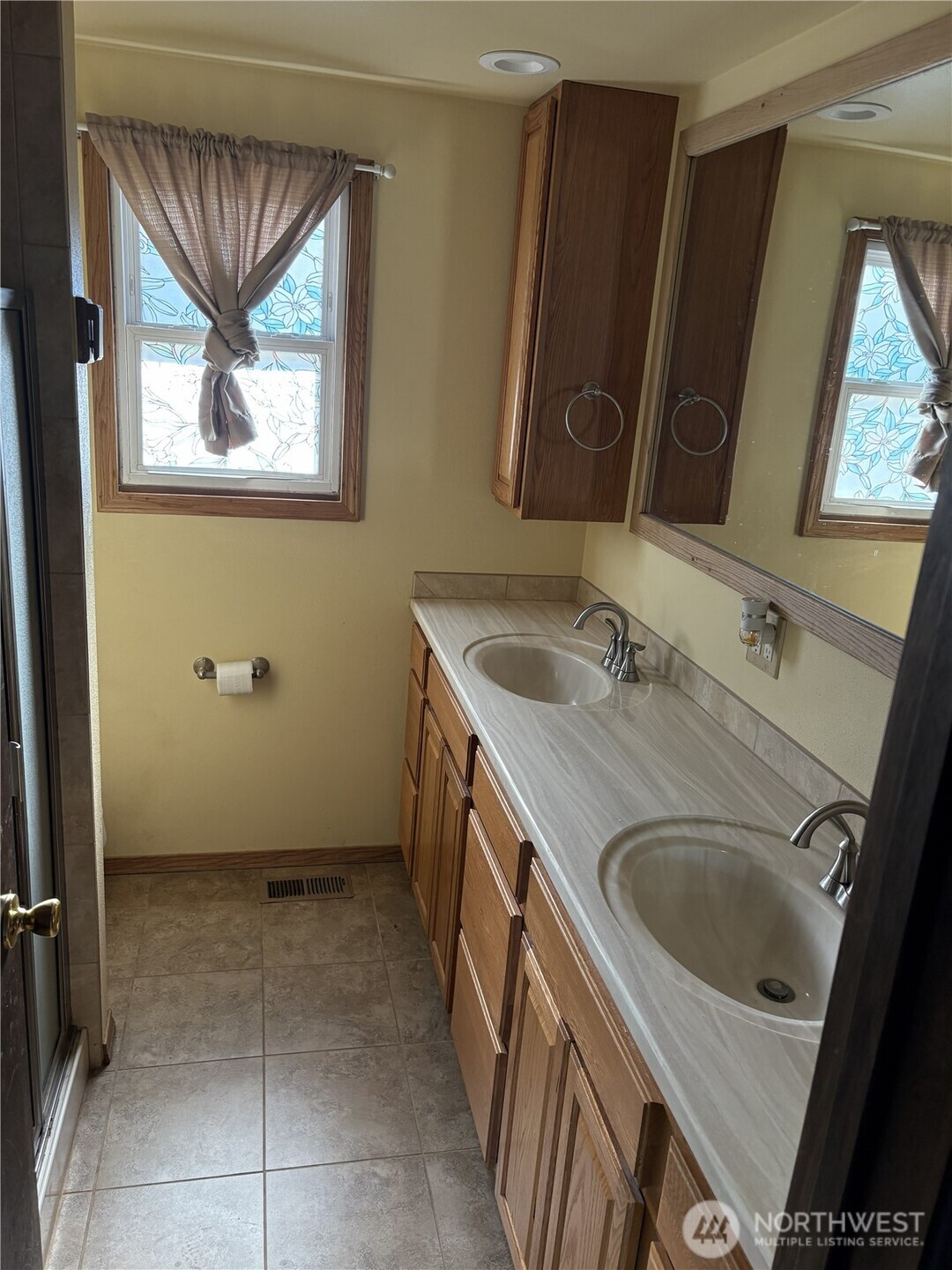 230 Ne Ivy Street Property Photo 10