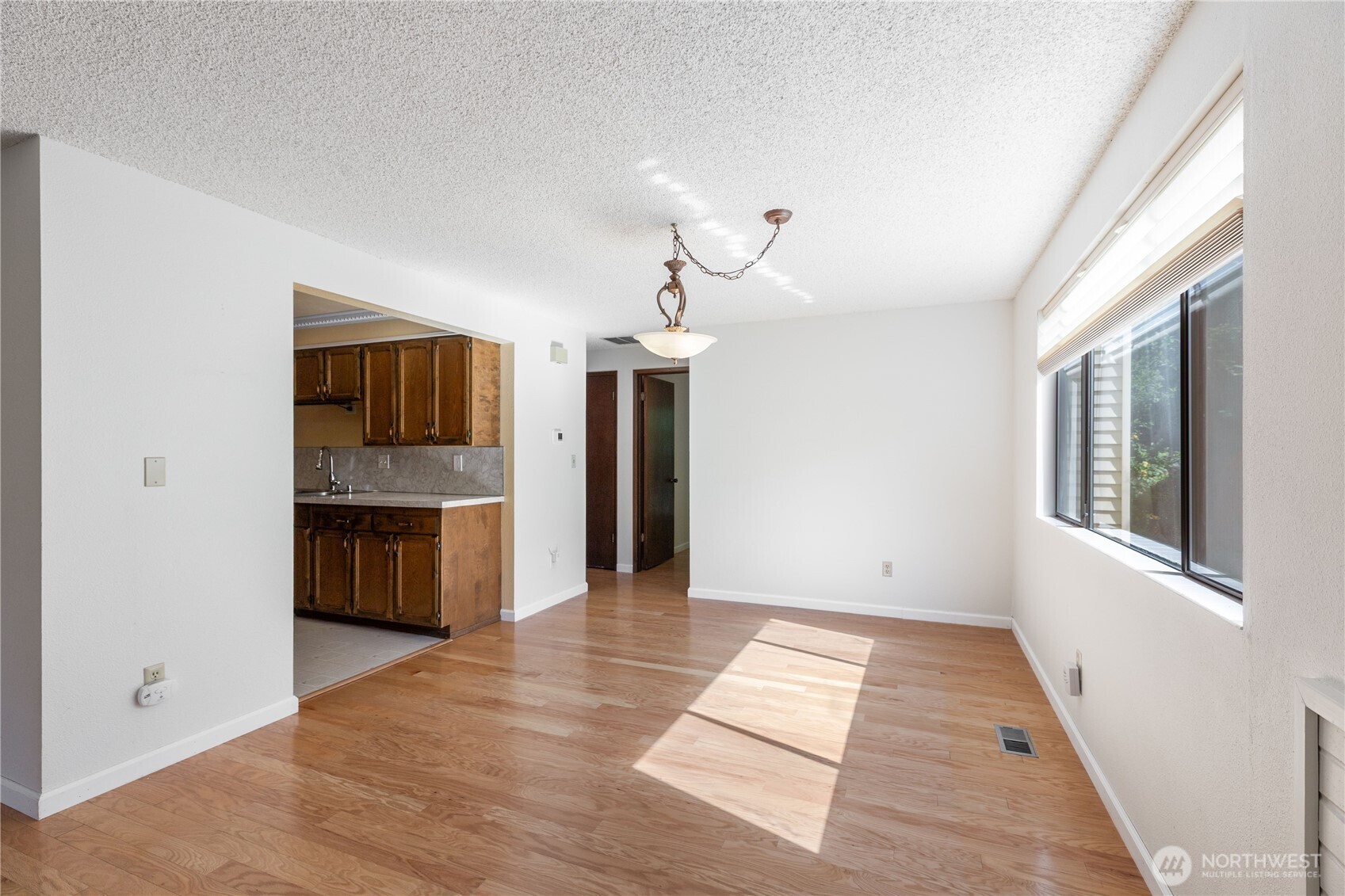 932 S 245th Place Property Photo 8