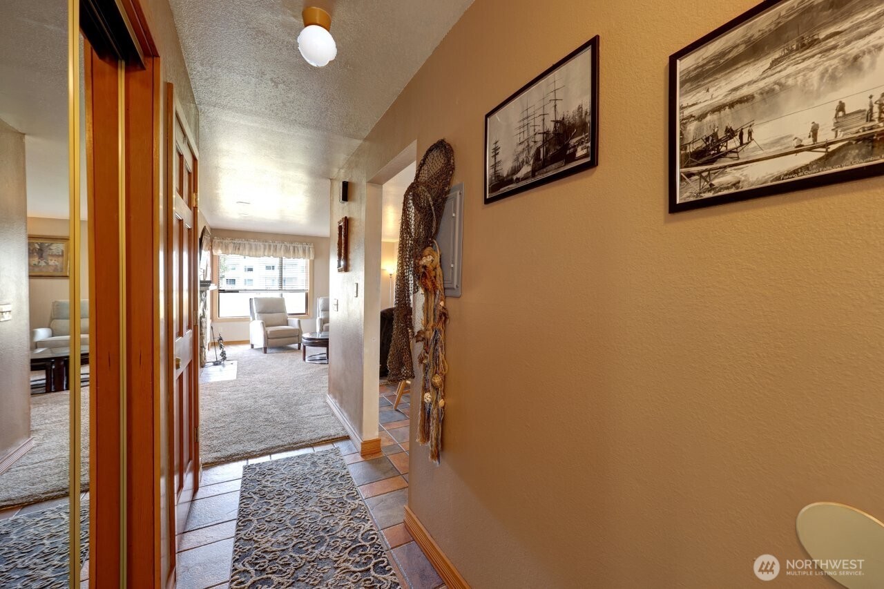 210 26th Street 203-4 Property Photo 4