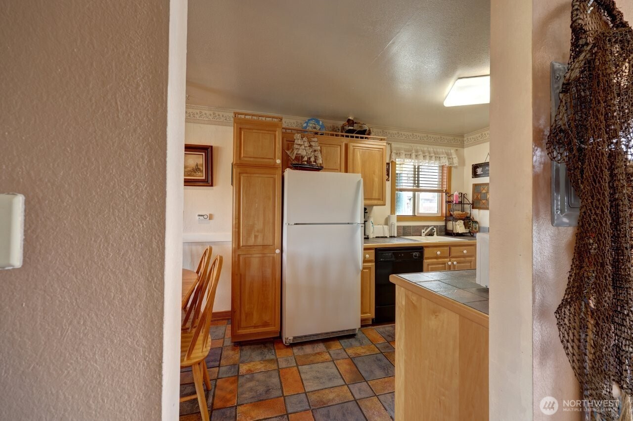 210 26th Street 203-4 Property Photo 5