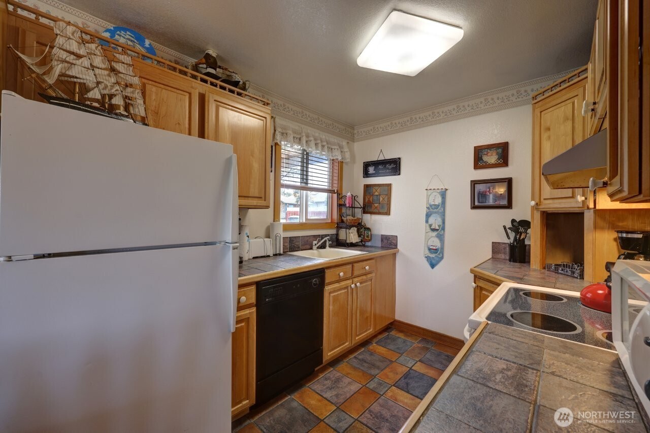 210 26th Street 203-4 Property Photo 6