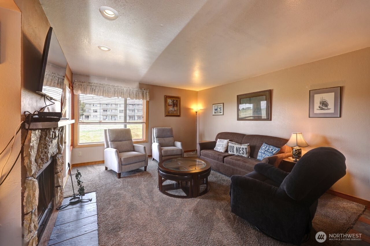 210 26th Street 203-4 Property Photo 12