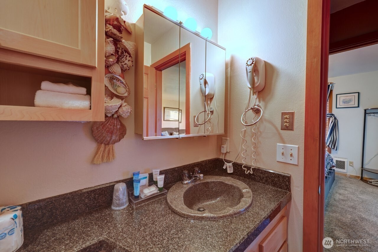 210 26th Street 203-4 Property Photo 19
