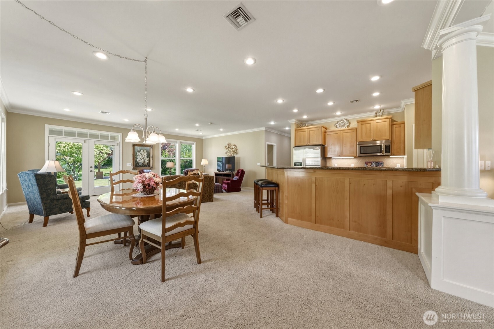 970 Se Creekside Drive Property Photo 7