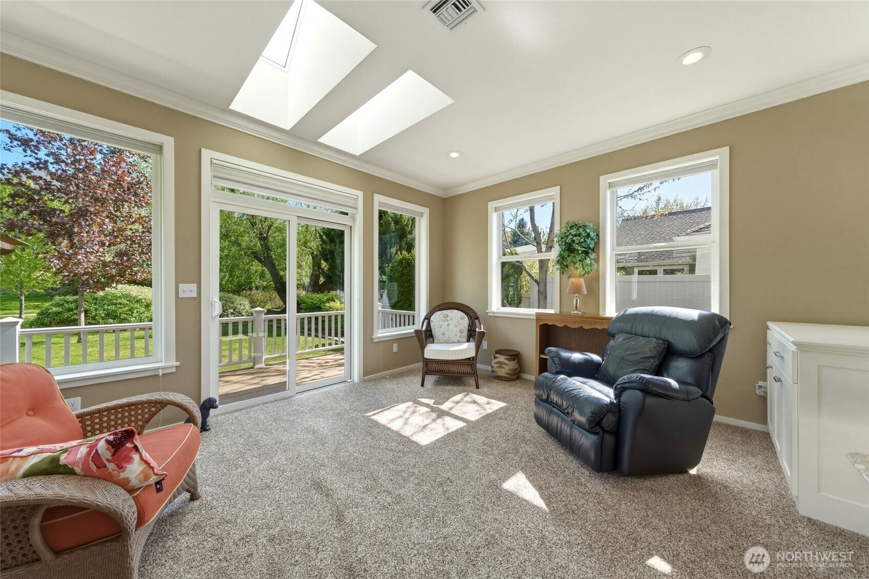 970 Se Creekside Drive Property Photo 13