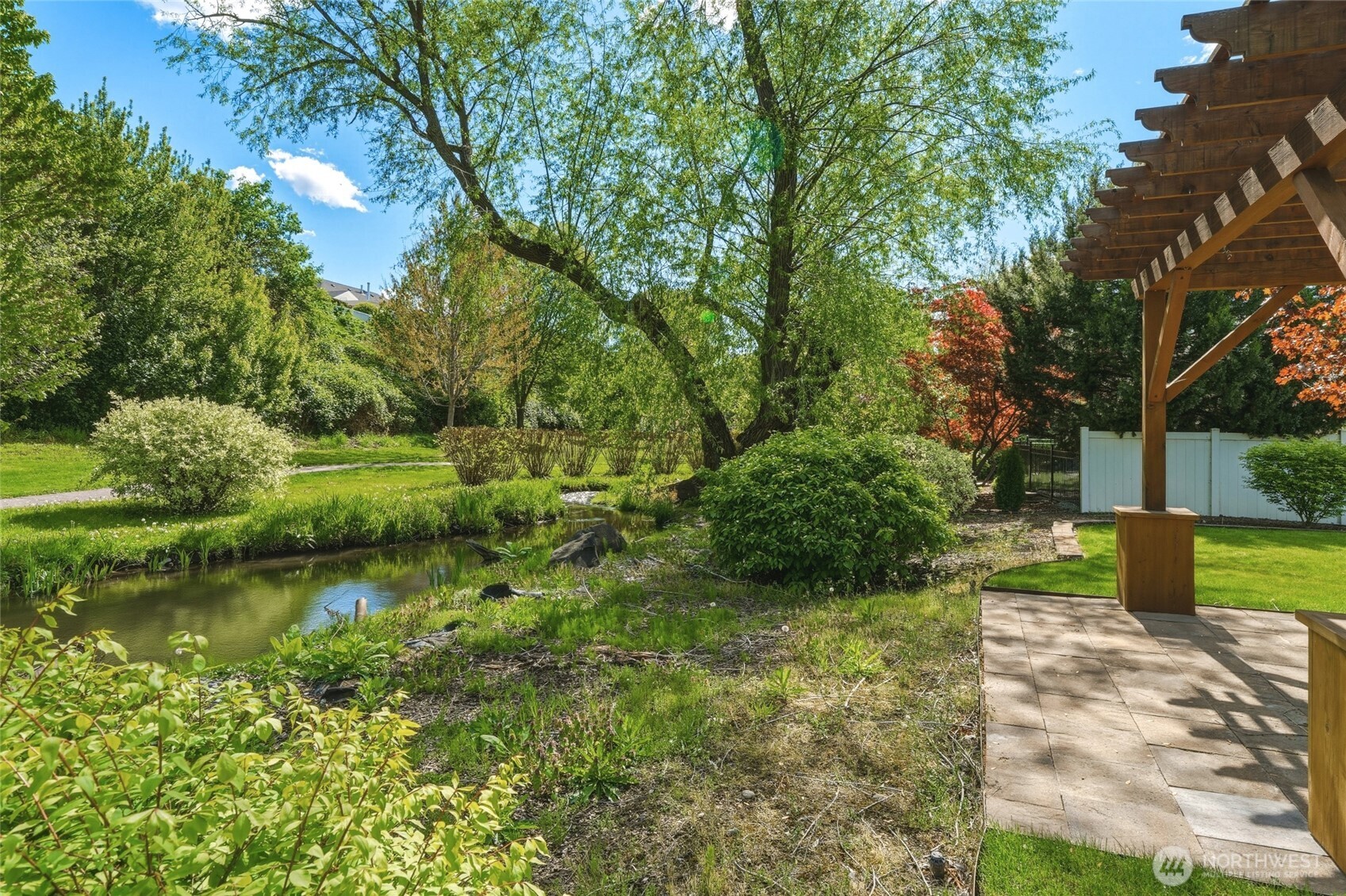 970 Se Creekside Drive Property Photo 32