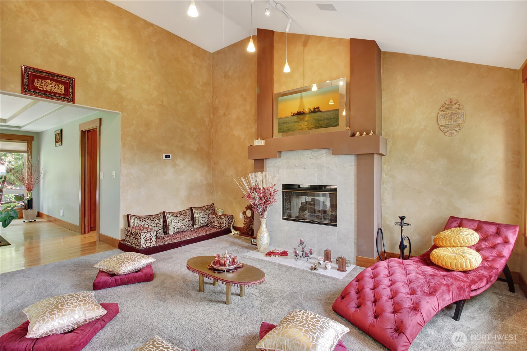 7718 78th Place Property Photo 3