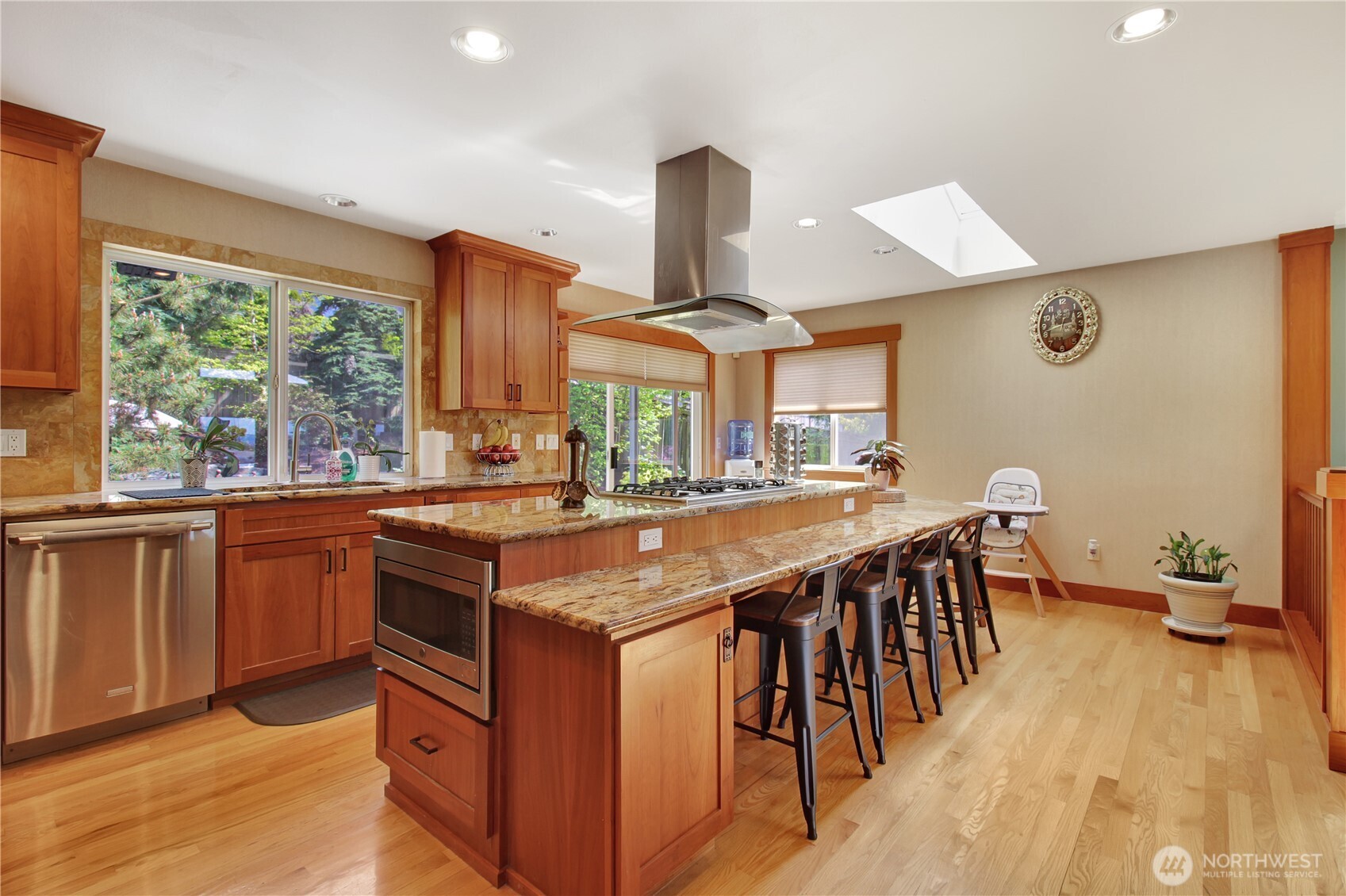 7718 78th Place Property Photo 8