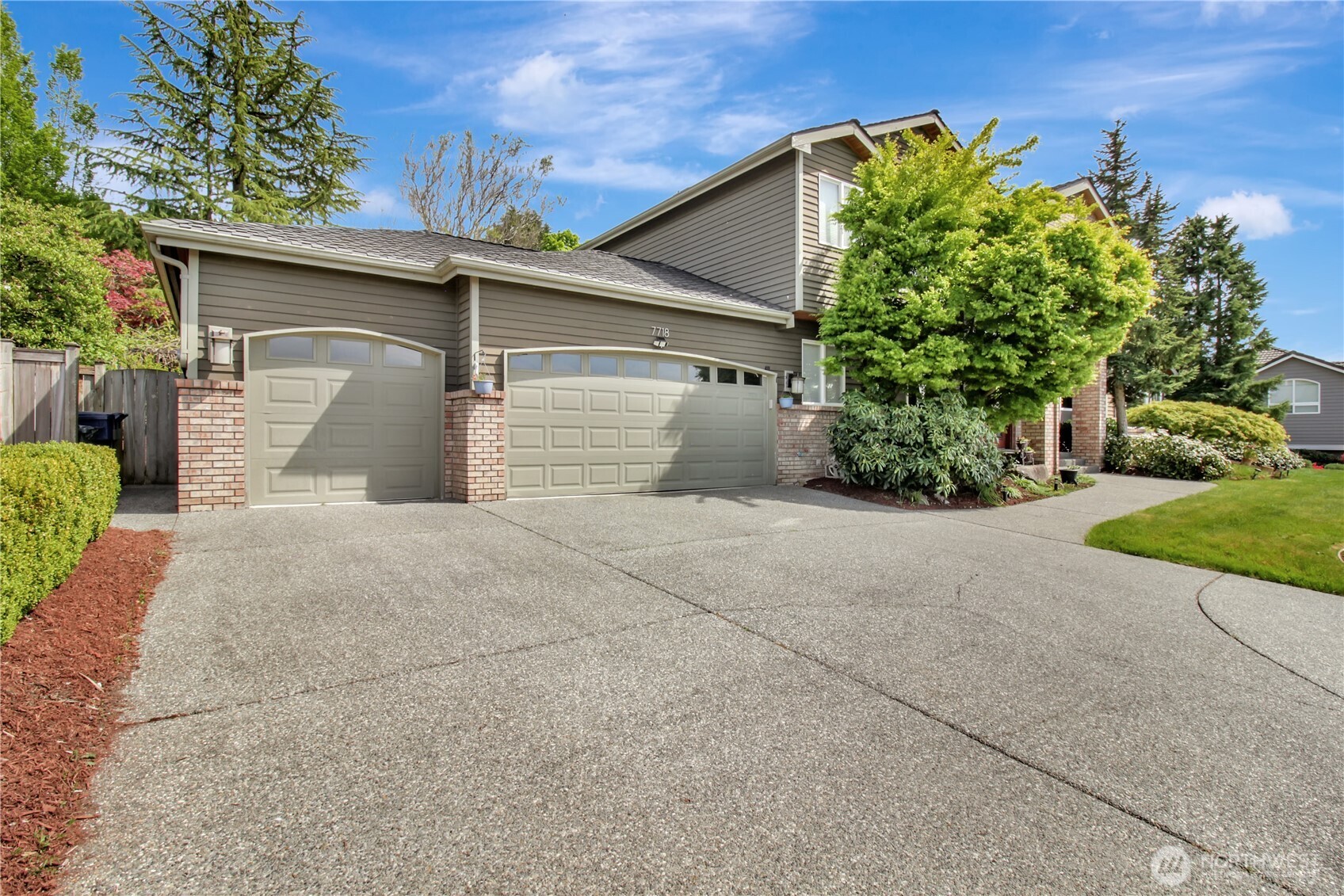 7718 78th Place Property Photo 25