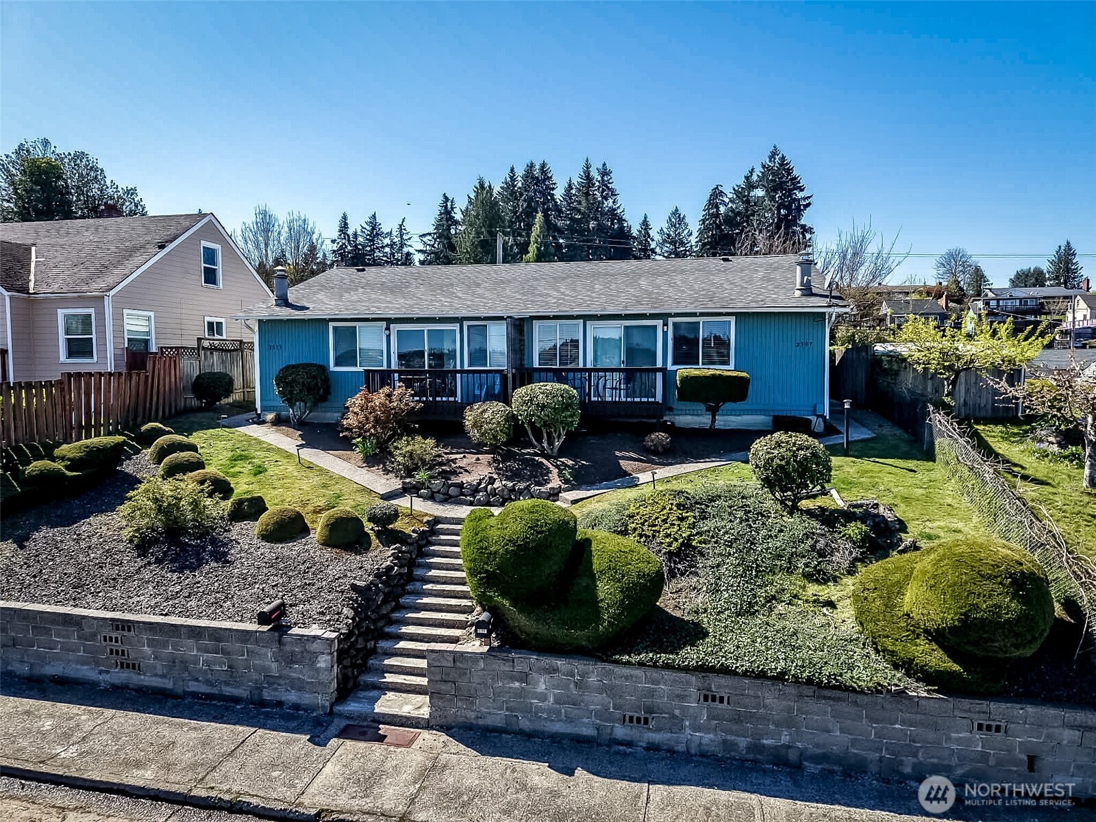 2505 2507 N Wycoff Avenue Property Photo 3