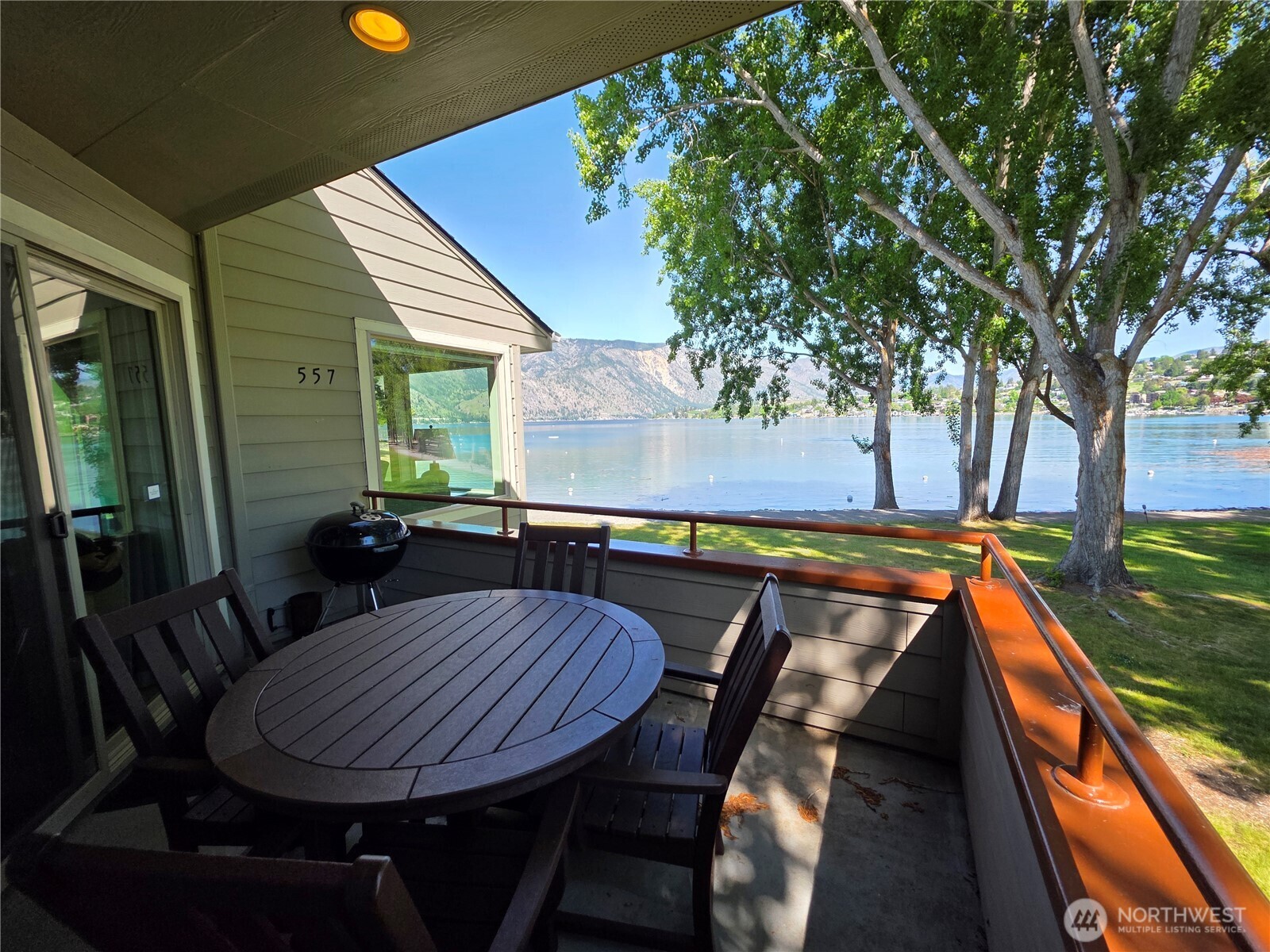 1 Beach 557-E Property Photo 1
