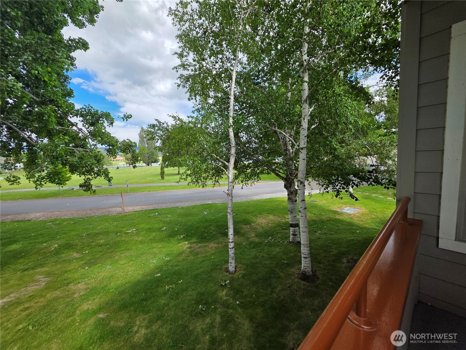 1 Beach 557-e Property Photo 3