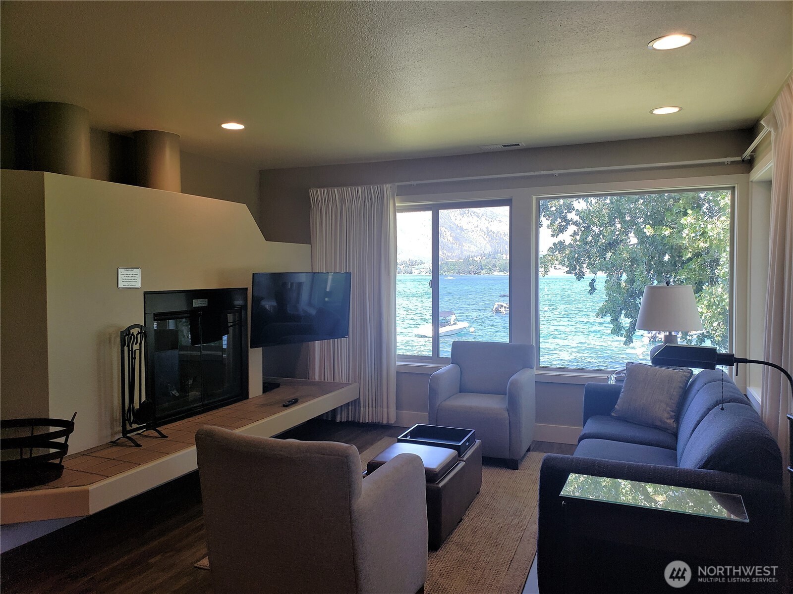 1 Beach 557-e Property Photo 8