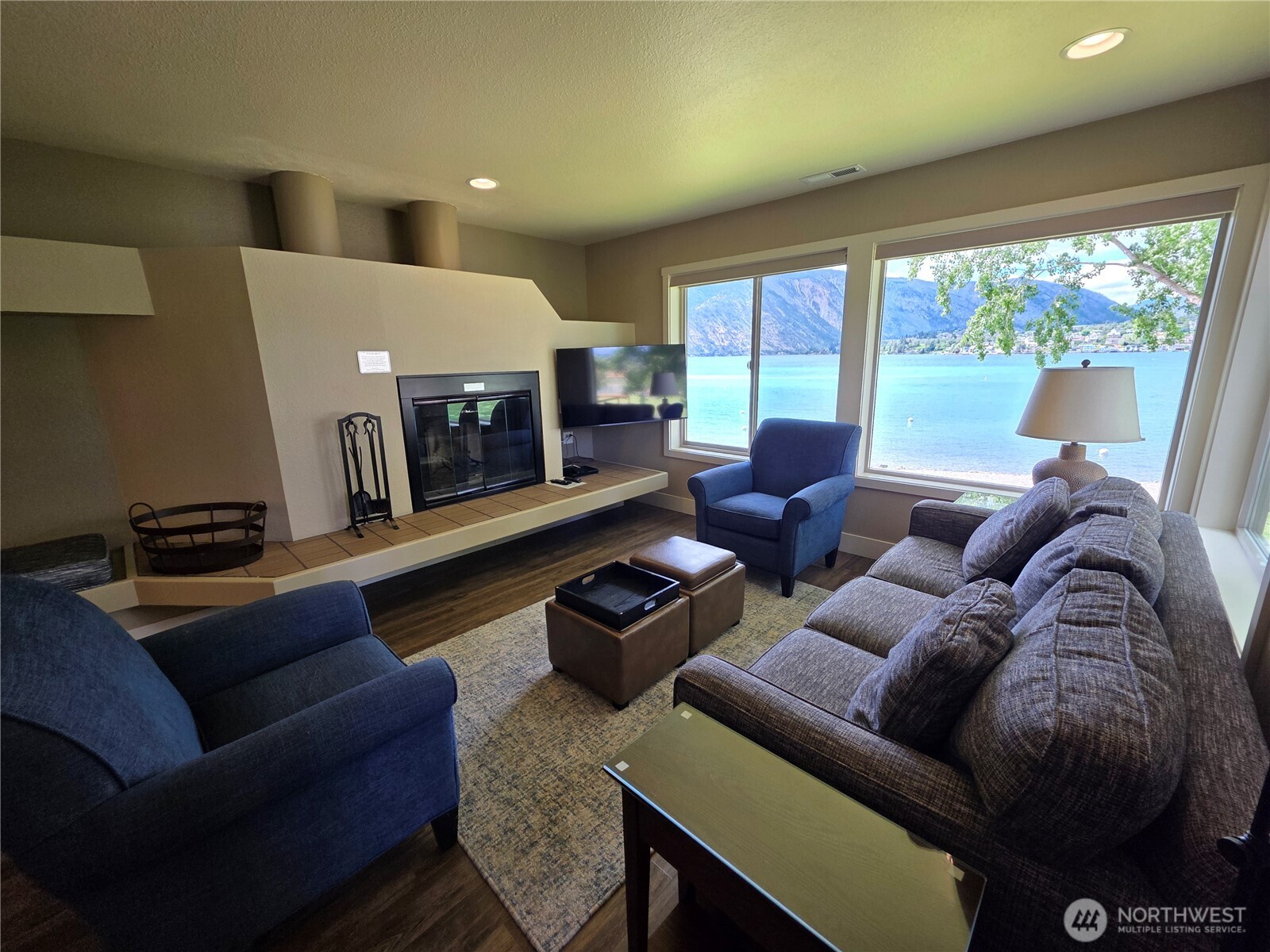 1 Beach 557-e Property Photo 9