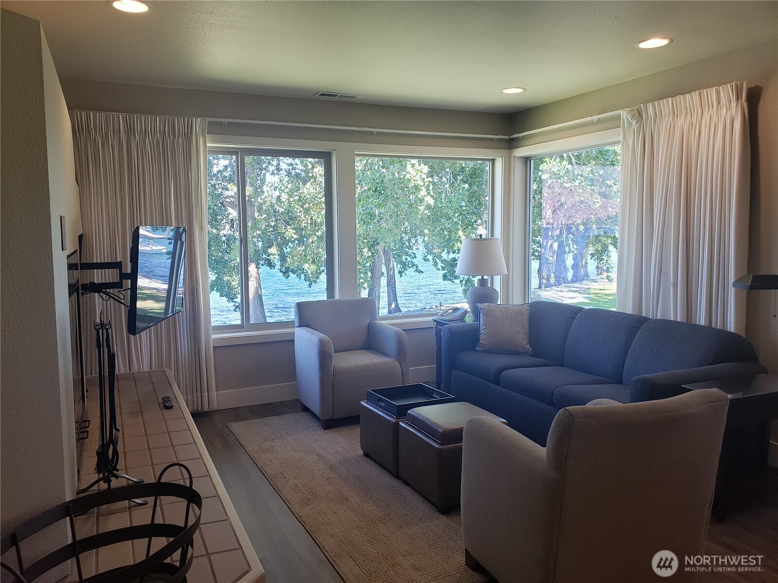 1 Beach 557-e Property Photo 10