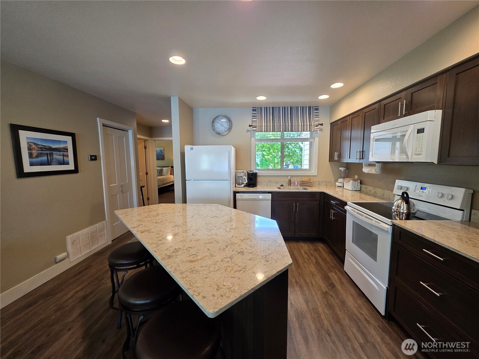 1 Beach 557-e Property Photo 12