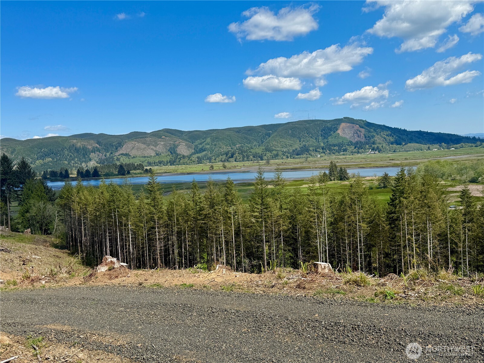 8464 Us Highway 101 Property Photo 2