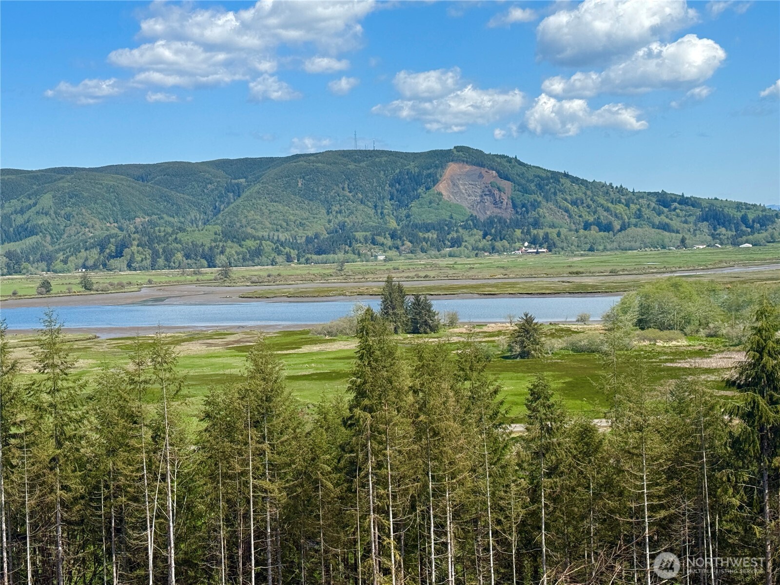 8464 Us Highway 101 Property Photo 3