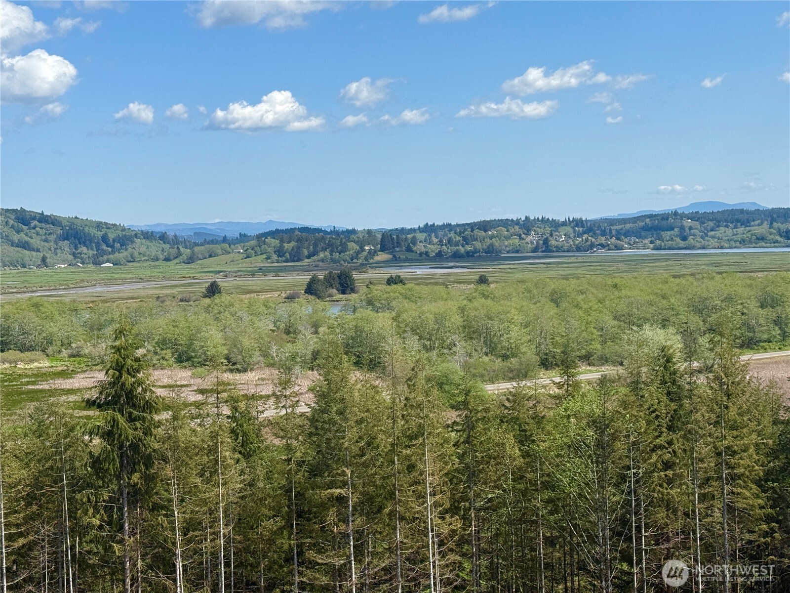 8464 Us Highway 101 Property Photo 4