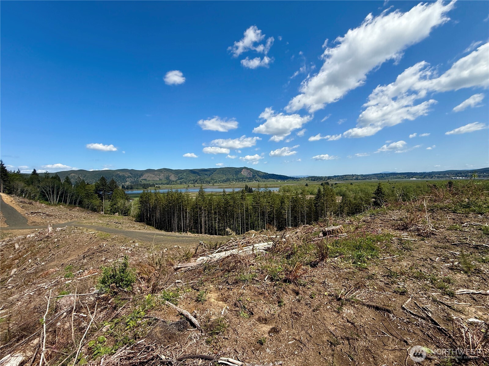 8464 Us Highway 101 Property Photo 13