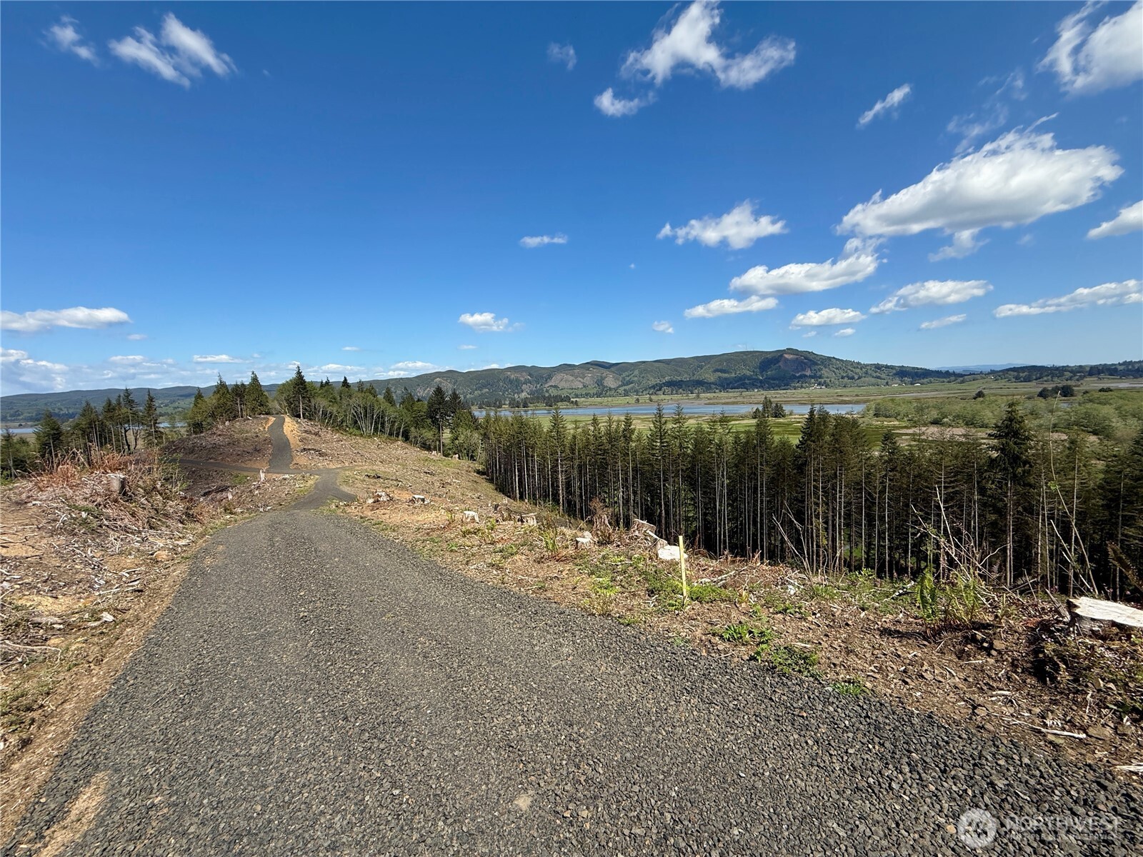 8464 Us Highway 101 Property Photo 16