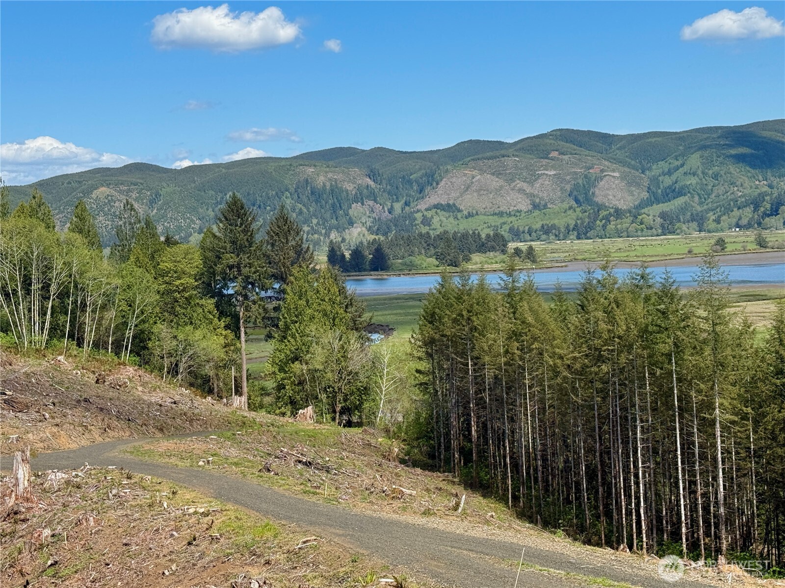 8464 Us Highway 101 Property Photo 17