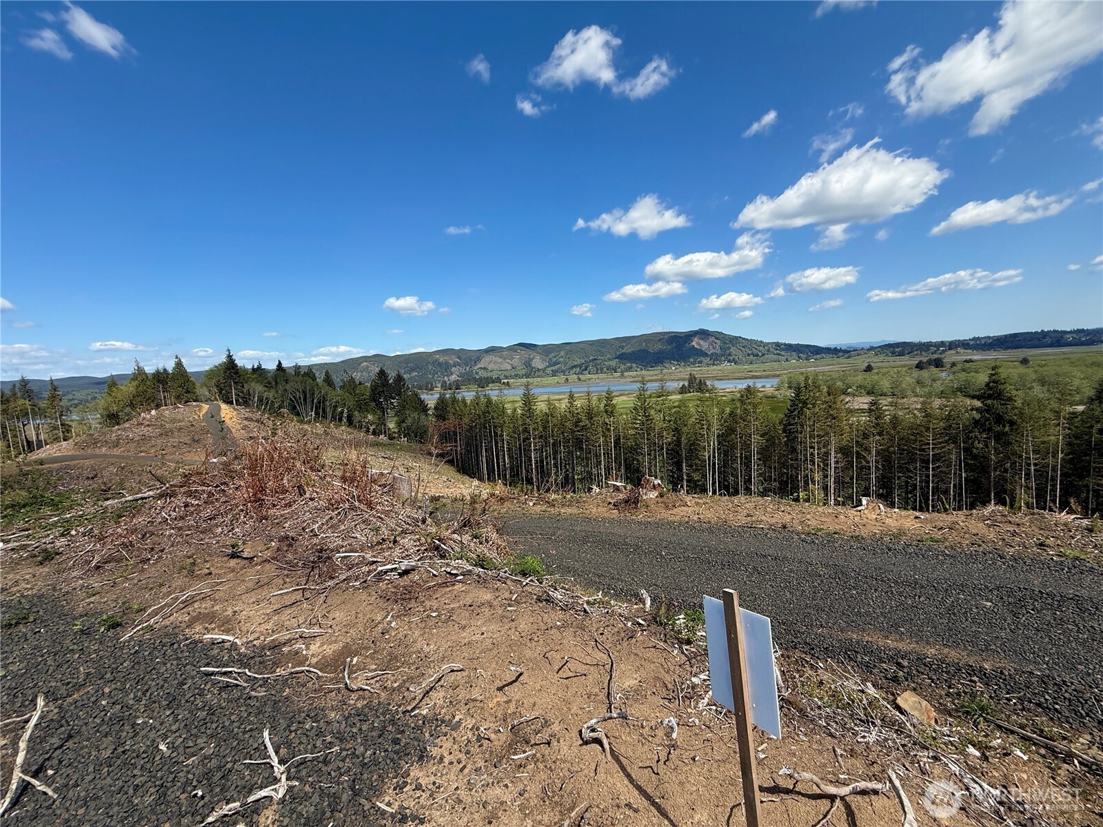 8464 Us Highway 101 Property Photo 31