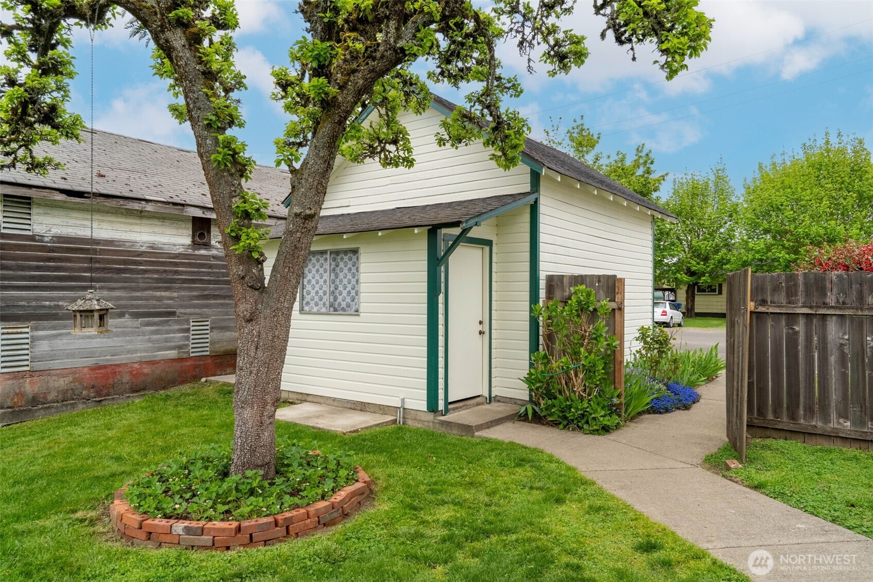 1201 N Tower Avenue Property Photo 8