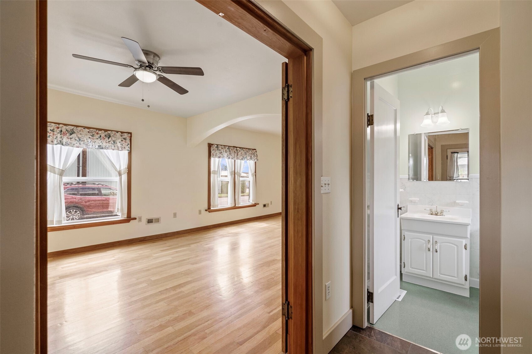 1201 N Tower Avenue Property Photo 15