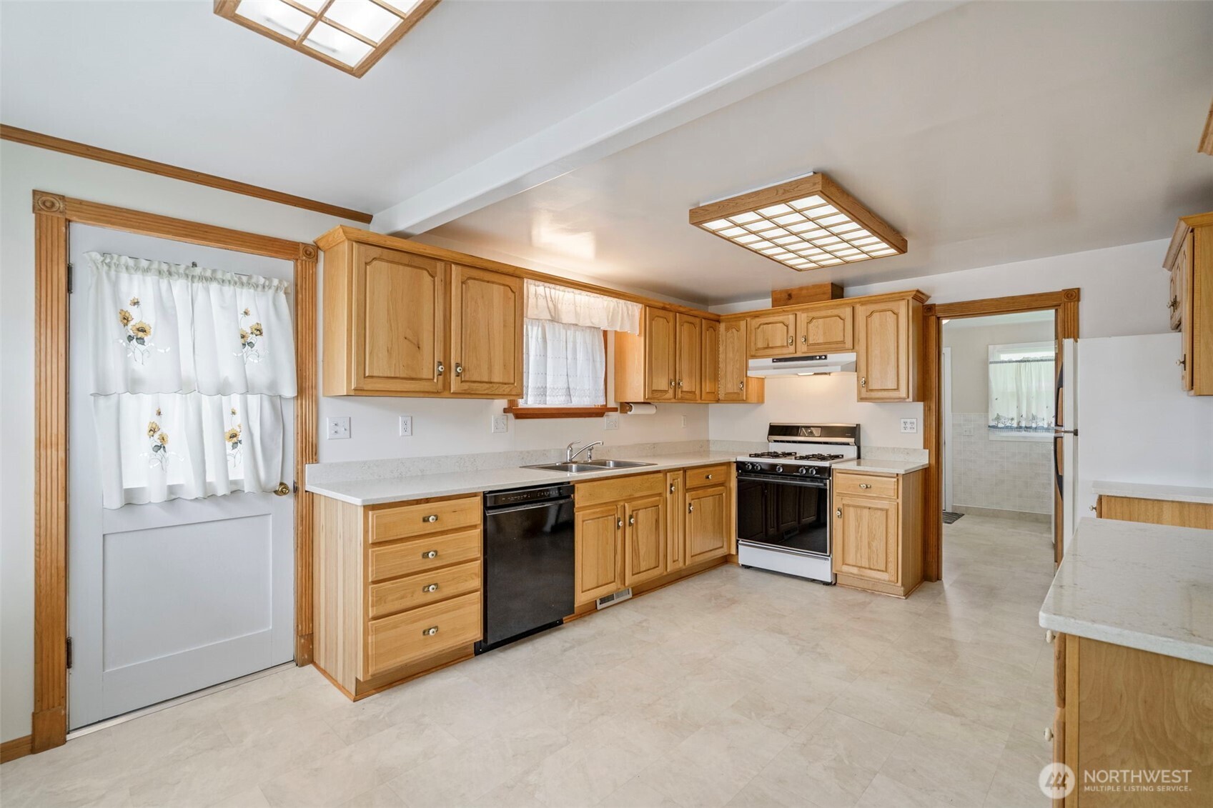 1201 N Tower Avenue Property Photo 18