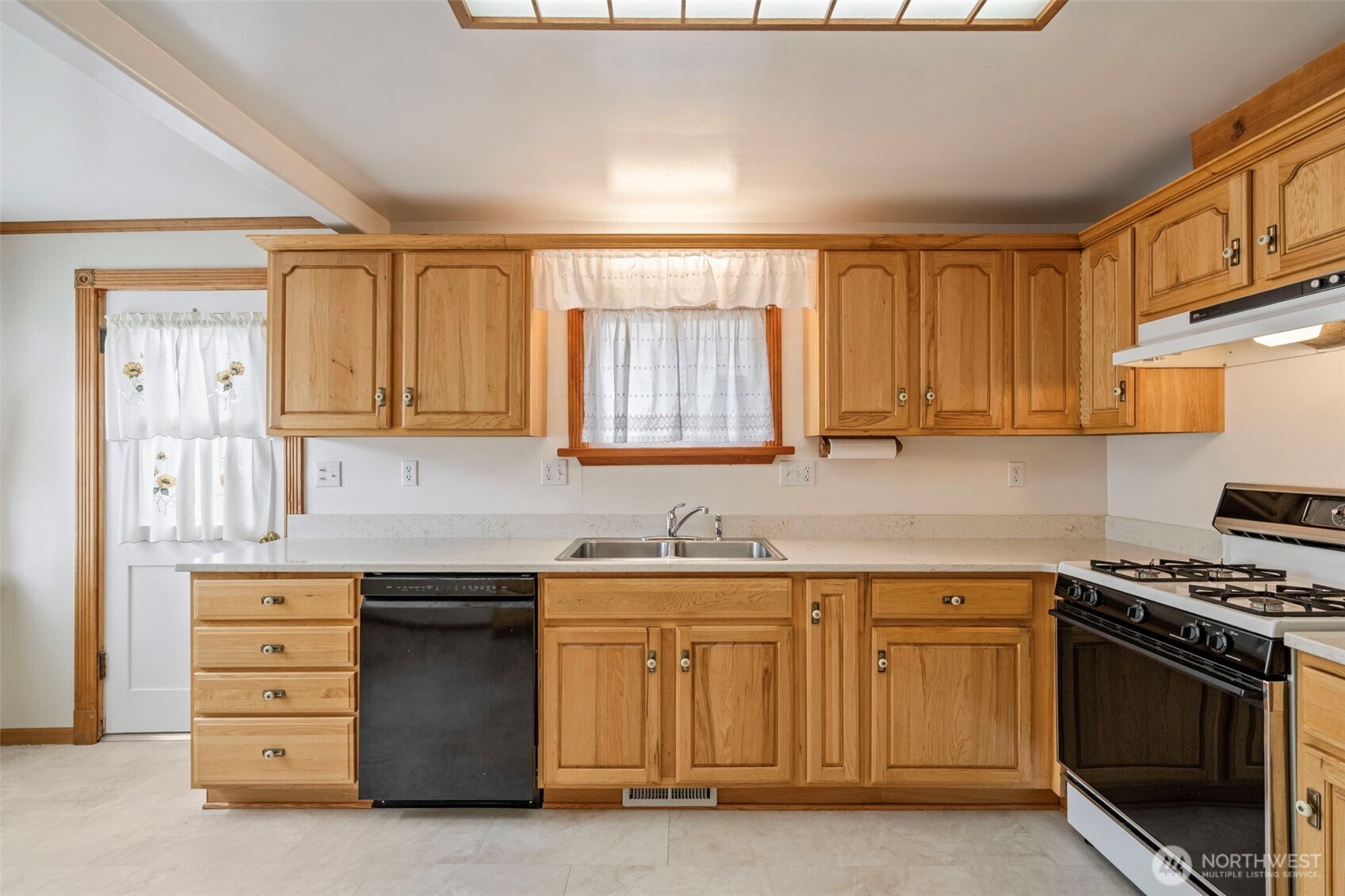 1201 N Tower Avenue Property Photo 19