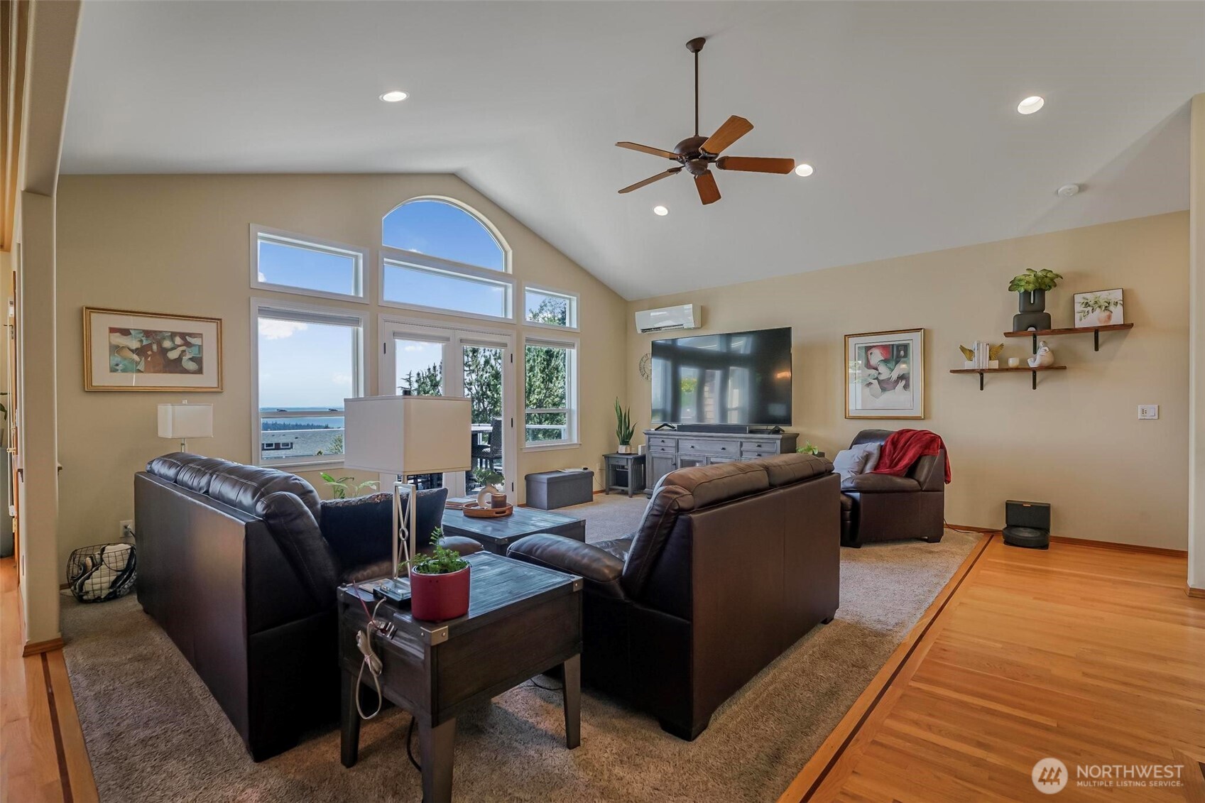 108 Glacier Peak Drive Property Photo 4