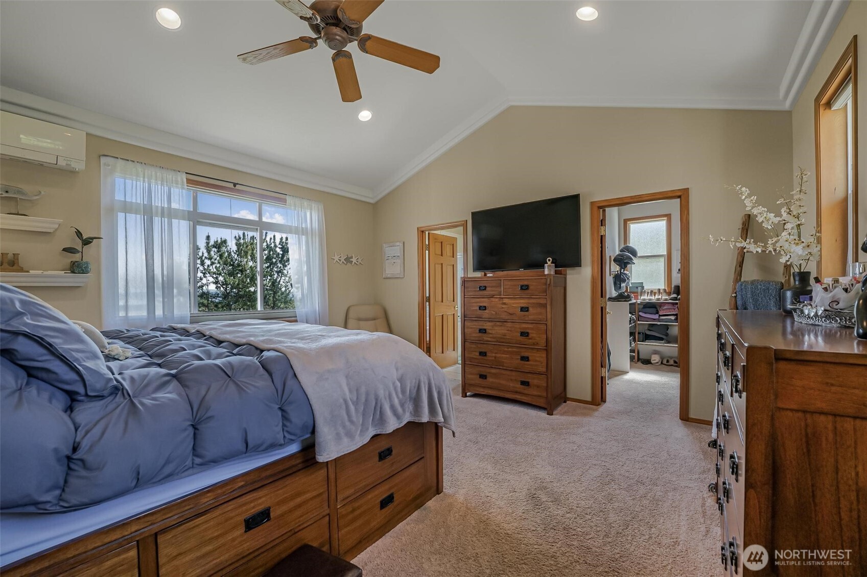 108 Glacier Peak Drive Property Photo 14