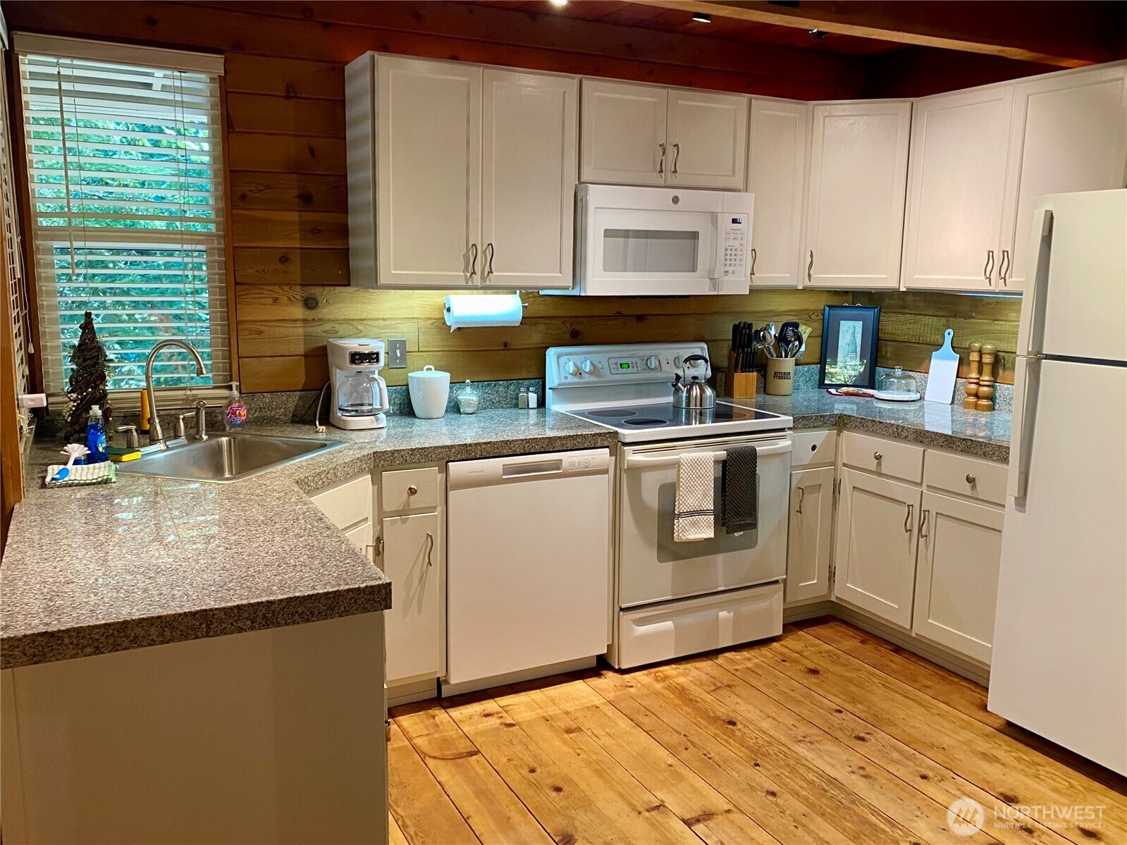 16726 Mountain Side Drive Property Photo 8